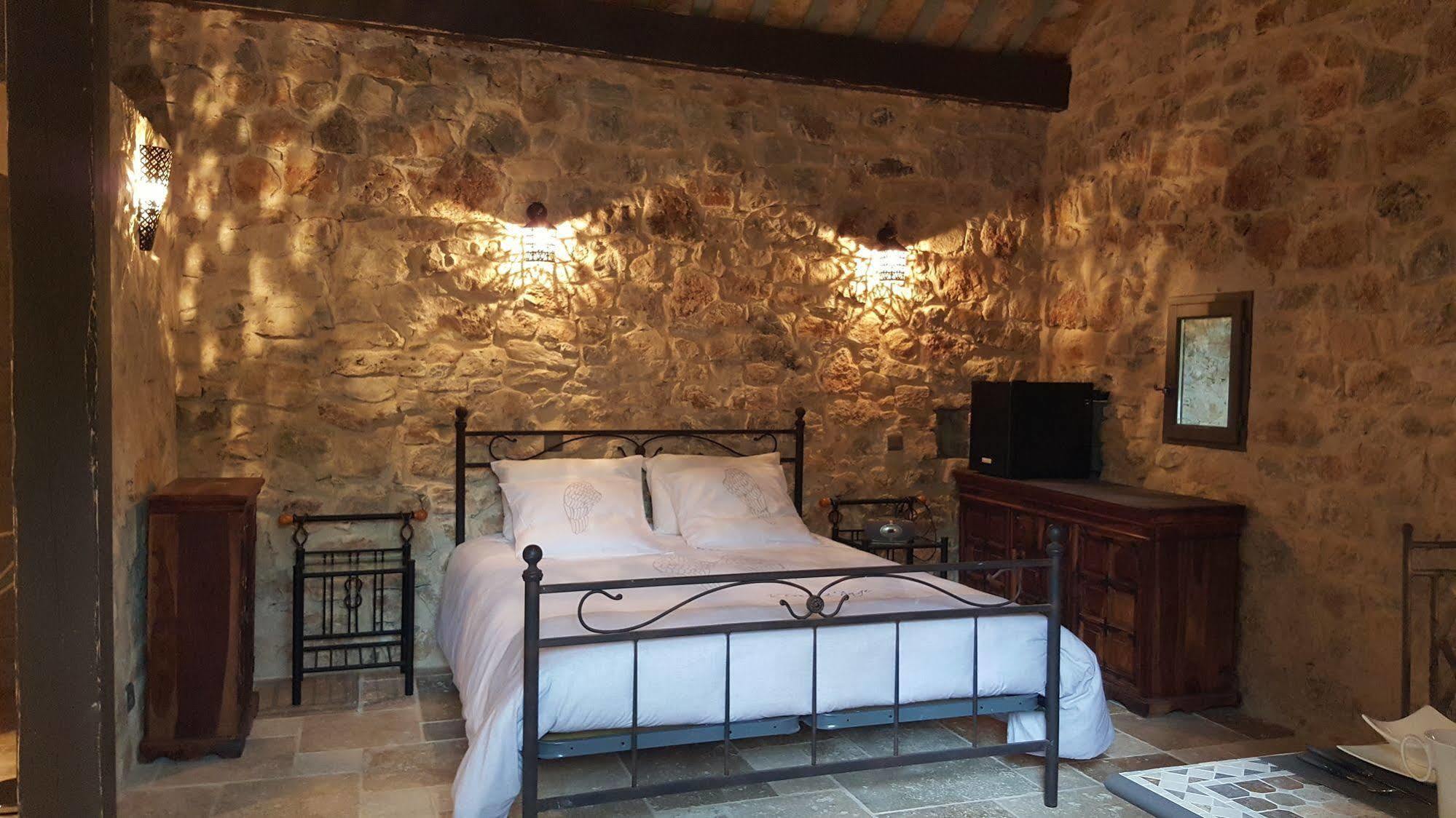 Le Donjon Des Combes Et Son Spa Fayence Εξωτερικό φωτογραφία